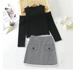 Show off 2pc skirt set Sizes available Size 5:5(5-6yrs and size 6 (6-7years)